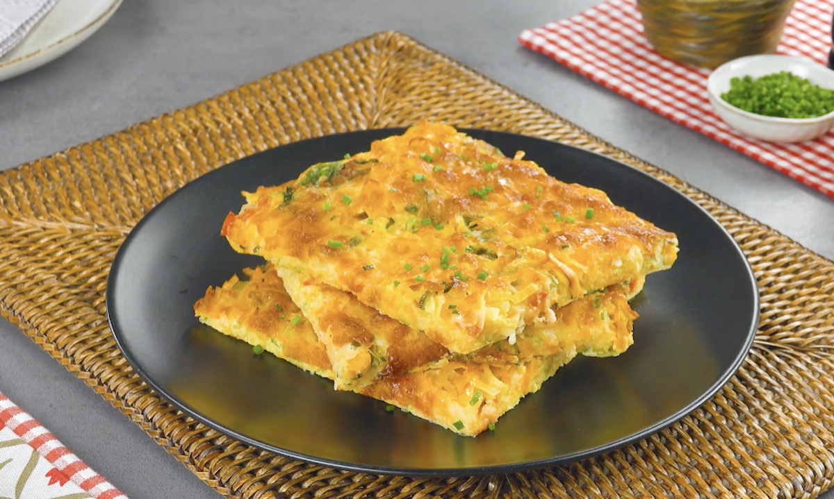 3 StÃ¼cke Fritatta vom Blech mit gehacktem Schnittlauch