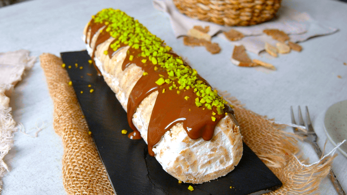 Altes Brot verwerten! SuÌˆÃŸe Brotrolle mit Vanillecreme und Kirschen.