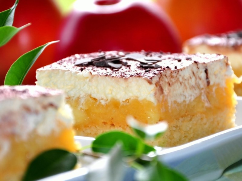Apfelmus-Schmand-Kuchen: saftiger Obstkuchen mit leckerer Cremeschicht