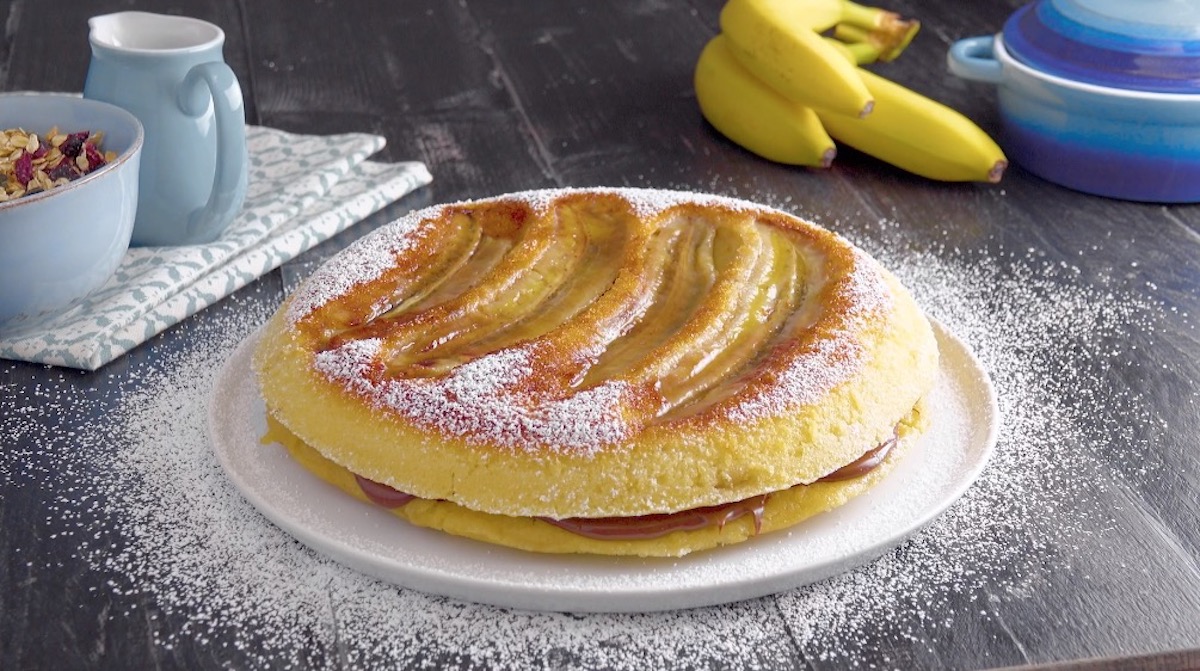 XXL-Pfannkuchen mit Bananen, Nutella und Puderzucker