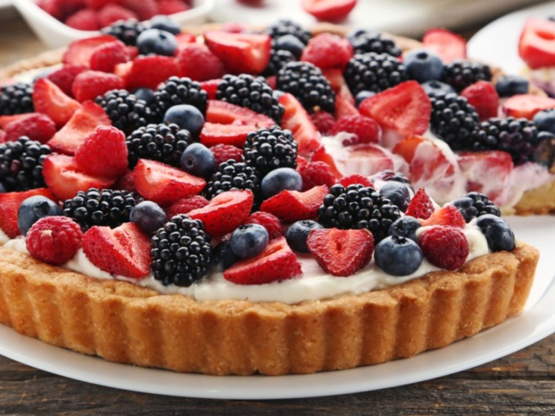 Obstkuchen mit Beeren