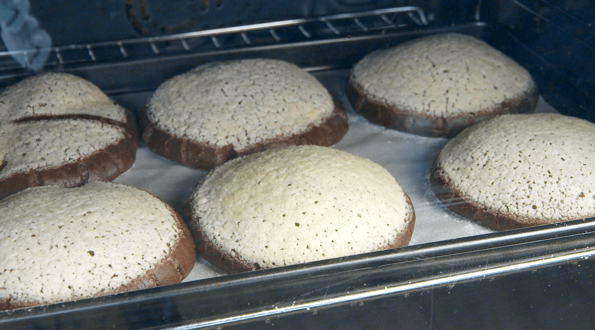 Windbeutel-Kekse werden gebacken