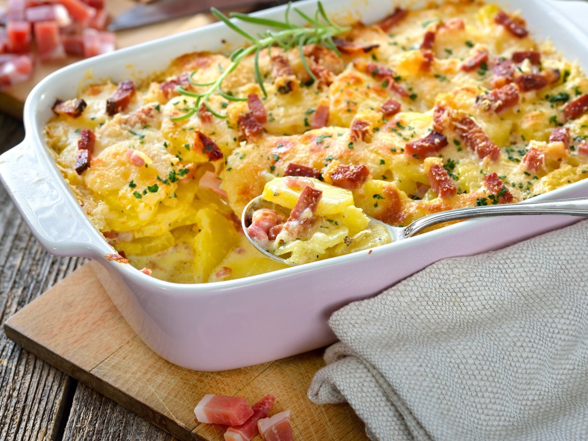Kartoffeln treffen Carbonara: Dieses Auflauf-Rezept ist einfach genial