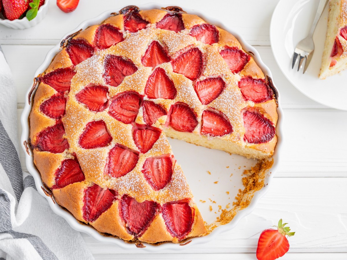 Erdbeer-Joghurt-Kuchen: schmeckt extra cremig und macht nur 15 Minuten Arbeit