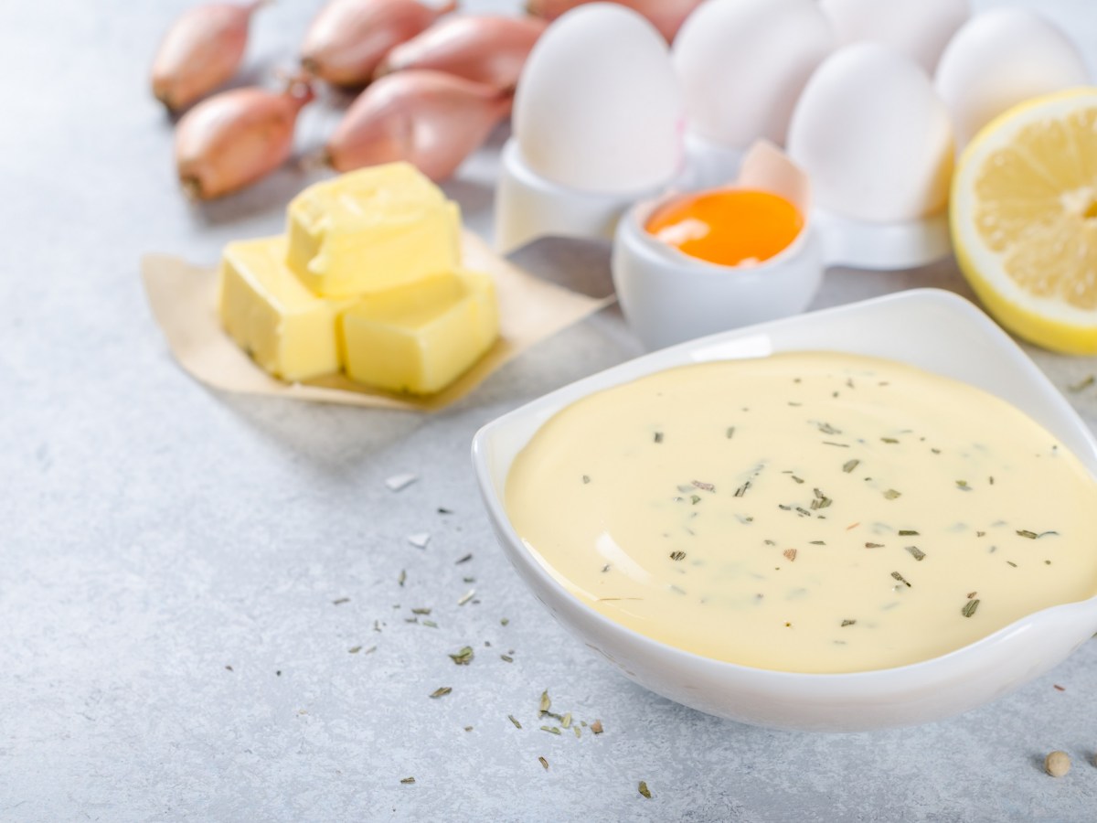 Sauce bÃ©arnaise mit den einzelnen Zutaten