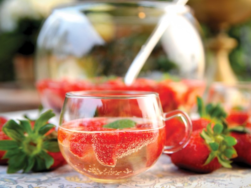 Erdbeerbowle: erfrischend, fruchtig und perfekt für den Sommer