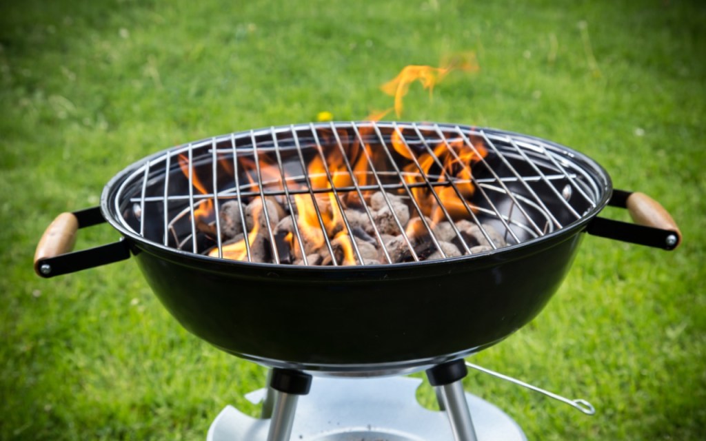 Ein Hoch auf die Glut: Wie grillt man am besten mit Holzkohle?