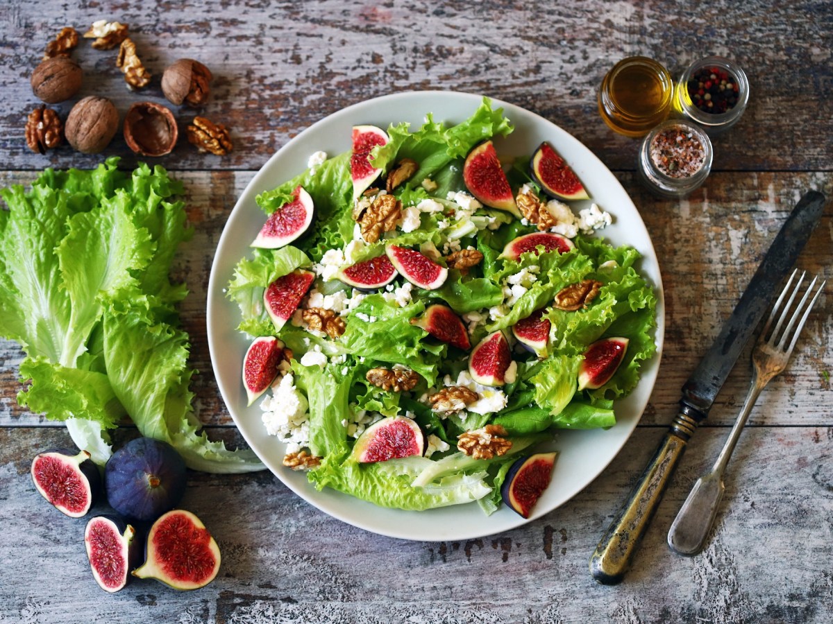 Dieser Salat mit Feta hat einen süßen Twist