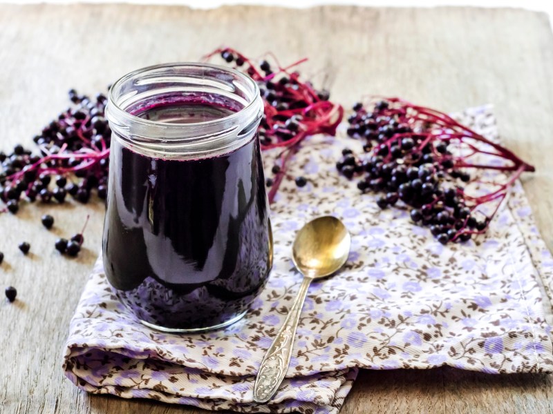 Glas Holunderbeeren-Marmelade