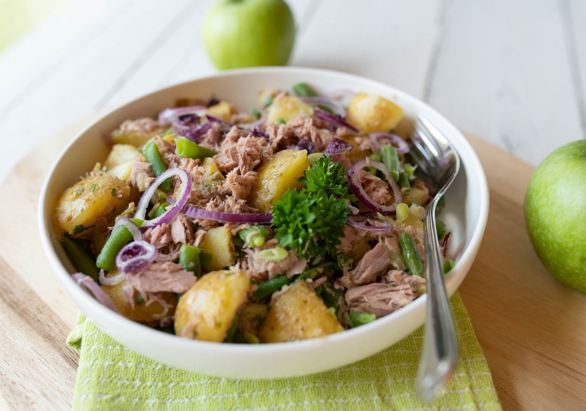 SchÃ¼ssel mit Kartoffel-Thunfisch-Salat