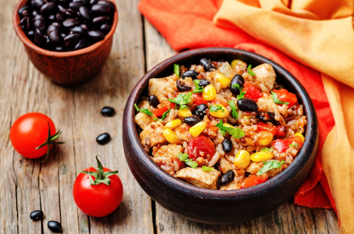 Eine Reis-Bowl mit HÃ¤hnchen.