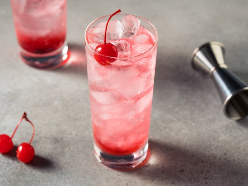 Zwei GlÃ¤ser Shirley Temple Cocktail