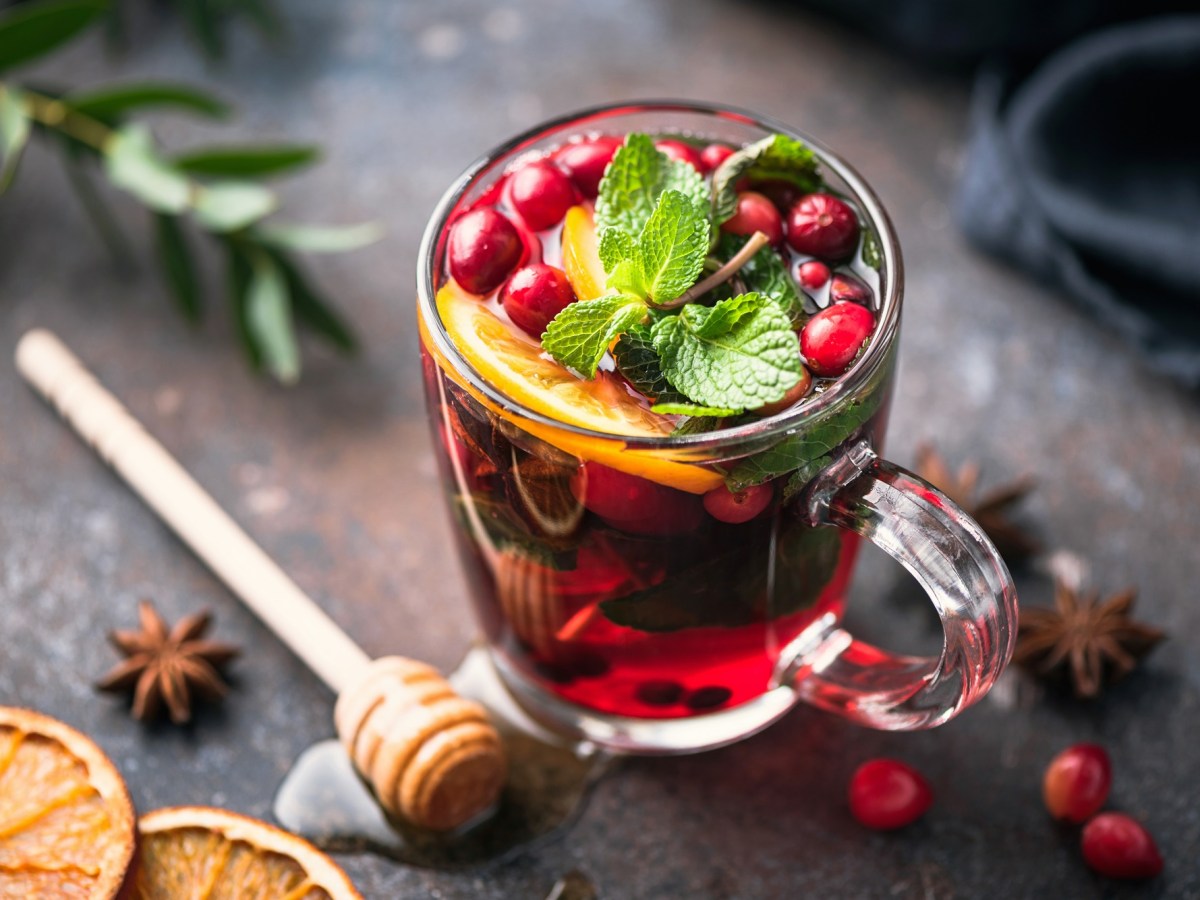 Glas mit Cranberry-Punsch