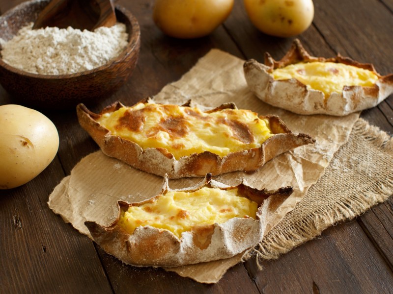 Karelische Piroggen mit KartoffelfÃ¼llung.