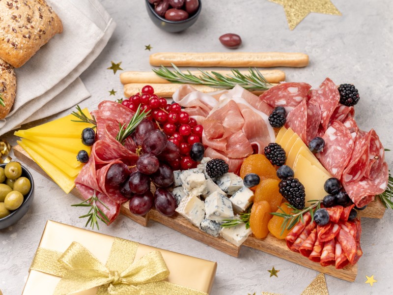 Ein weihnachtliches Charcuterie Board.