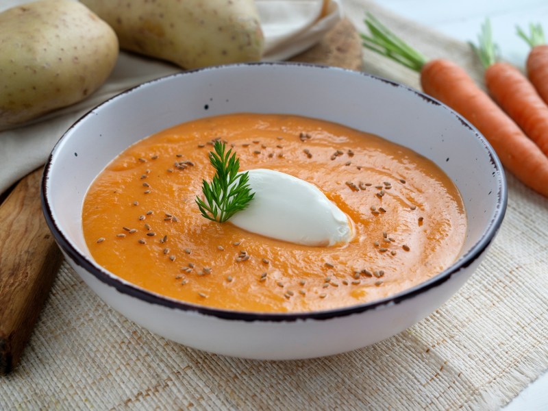 SchÃ¼ssel mit Karotten-Mascarpone-Suppe