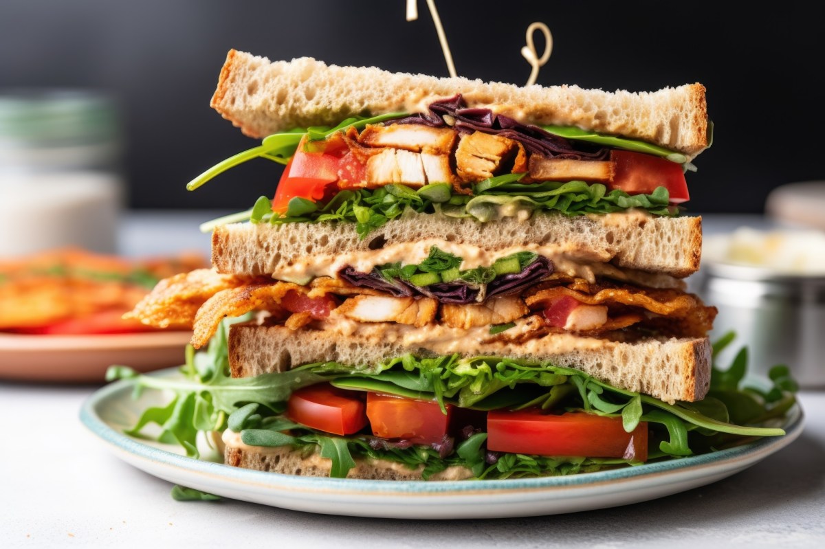 Teller mi veganem Clubsandwich