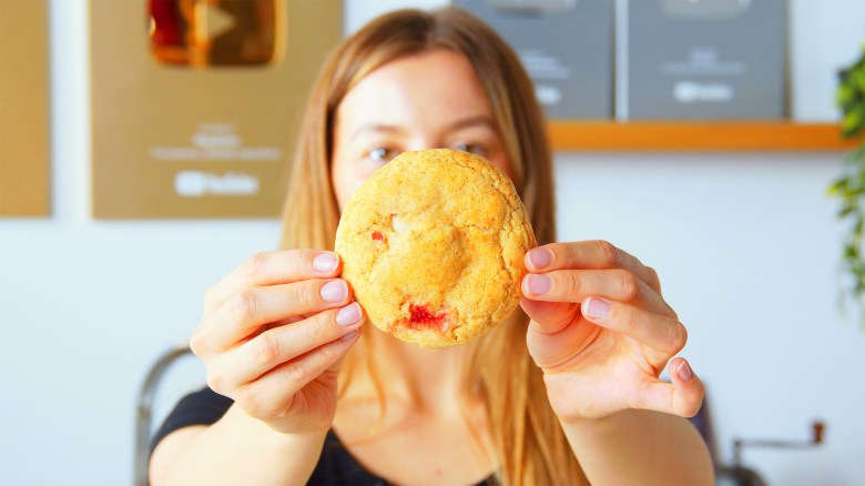 Unser liebstes Sommergebäck: gefüllte Erdbeer-Cheesecake-Cookies