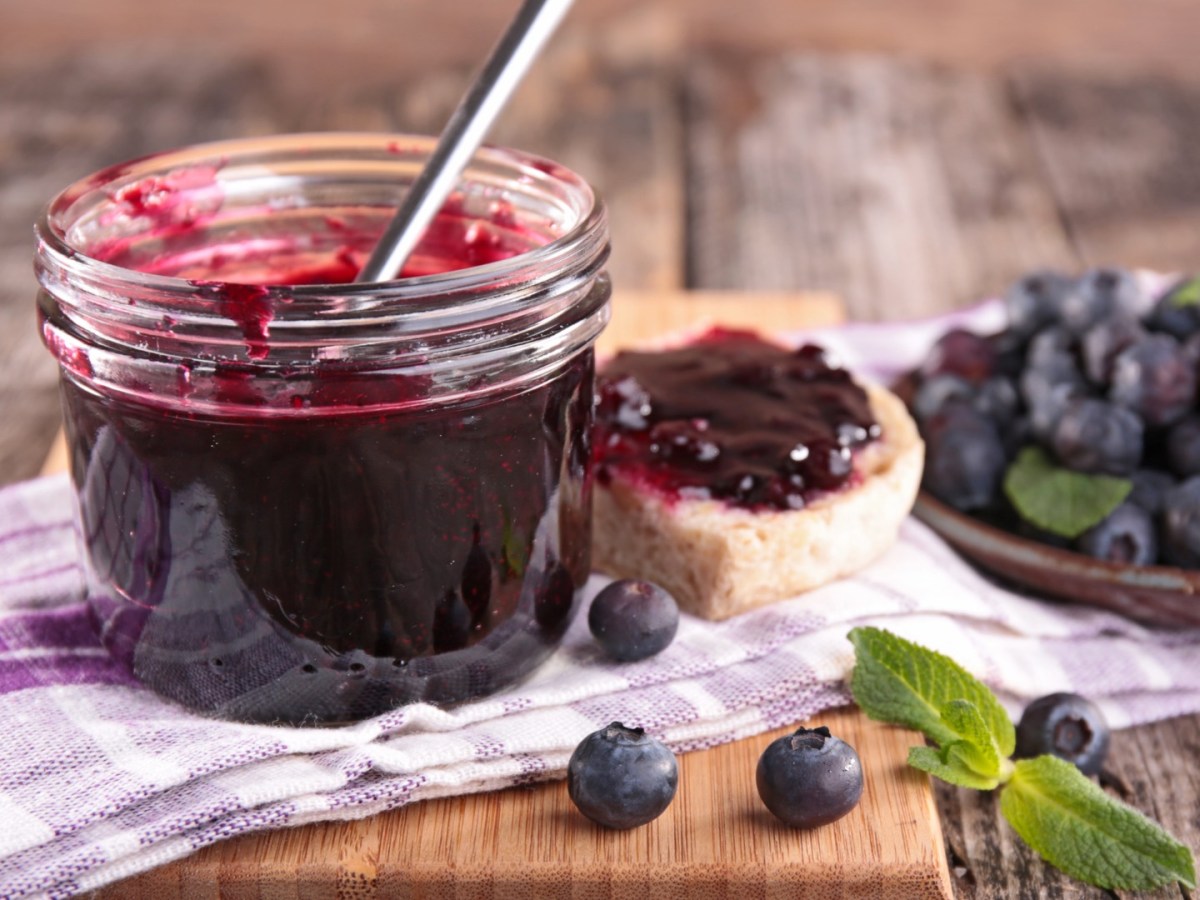 Vergiss Erdbeermarmelade: Genieße Blaubeer-Limetten-Konfitüre zum Frühstück