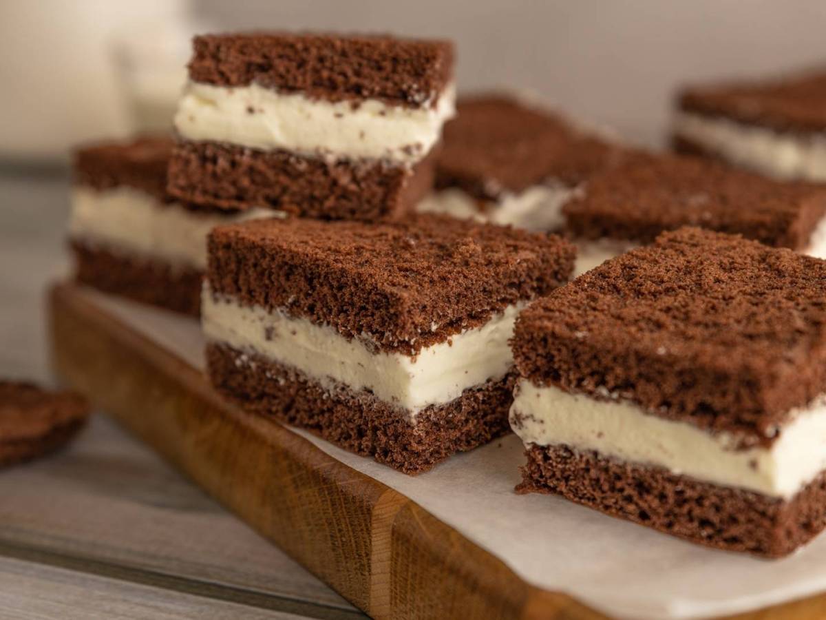 Kindheit ganz groß: das beste Rezept für Milchschnitte-Kuchen vom Blech